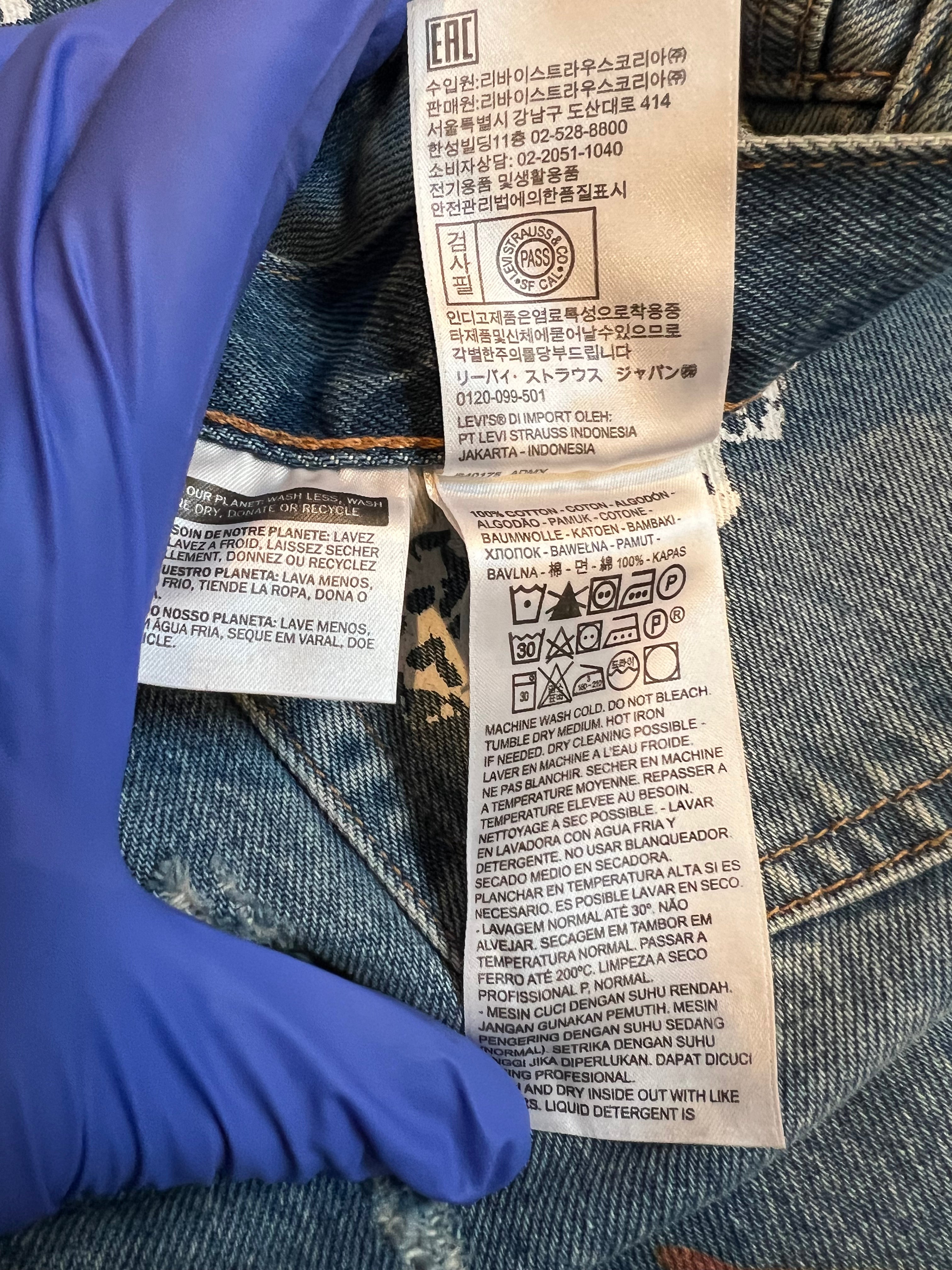 Pantalones de cuero con parche de cruz del cementerio, color negro 18