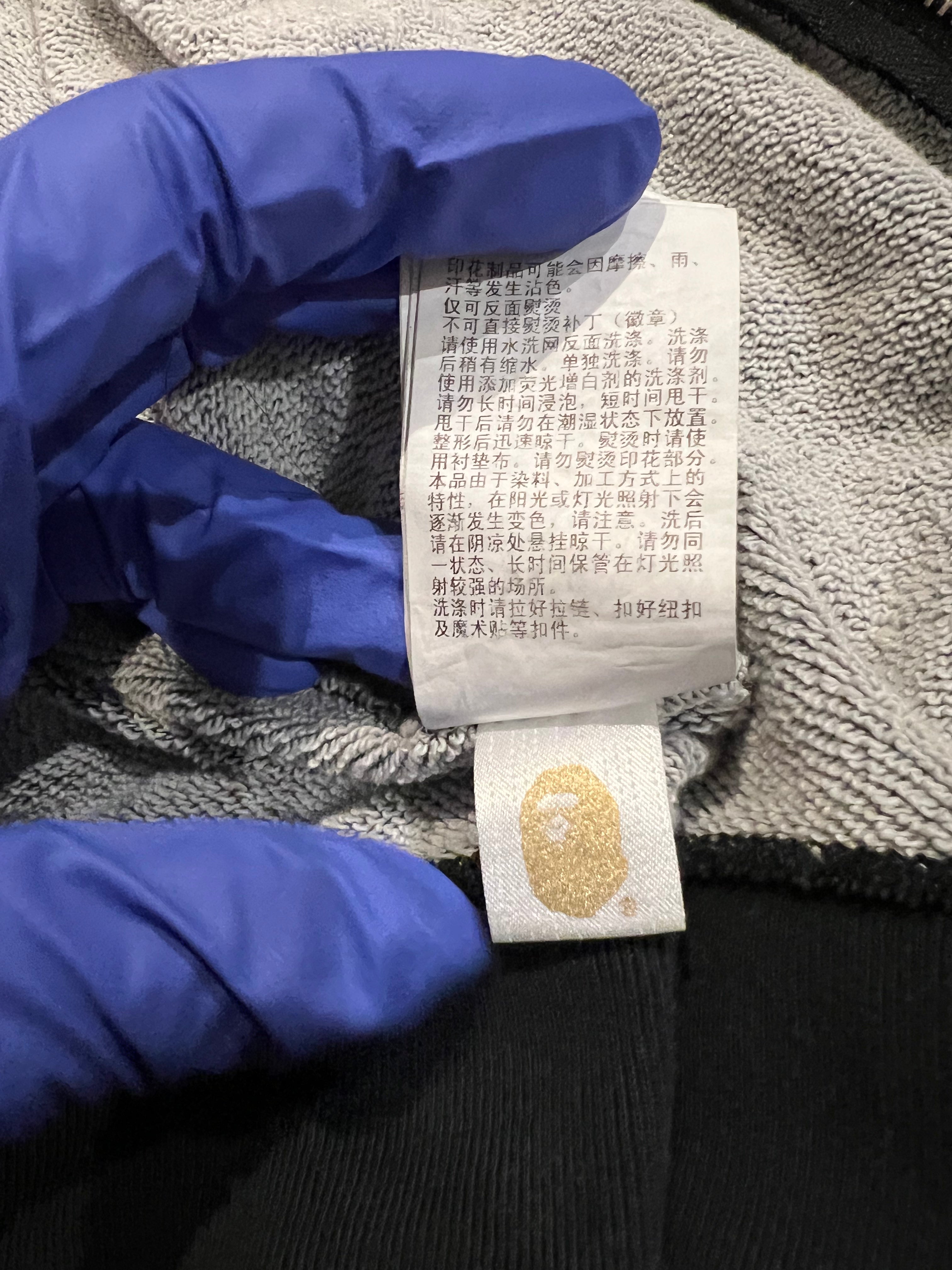 Pantalones de cuero con parche de cruz del cementerio, color negro 18