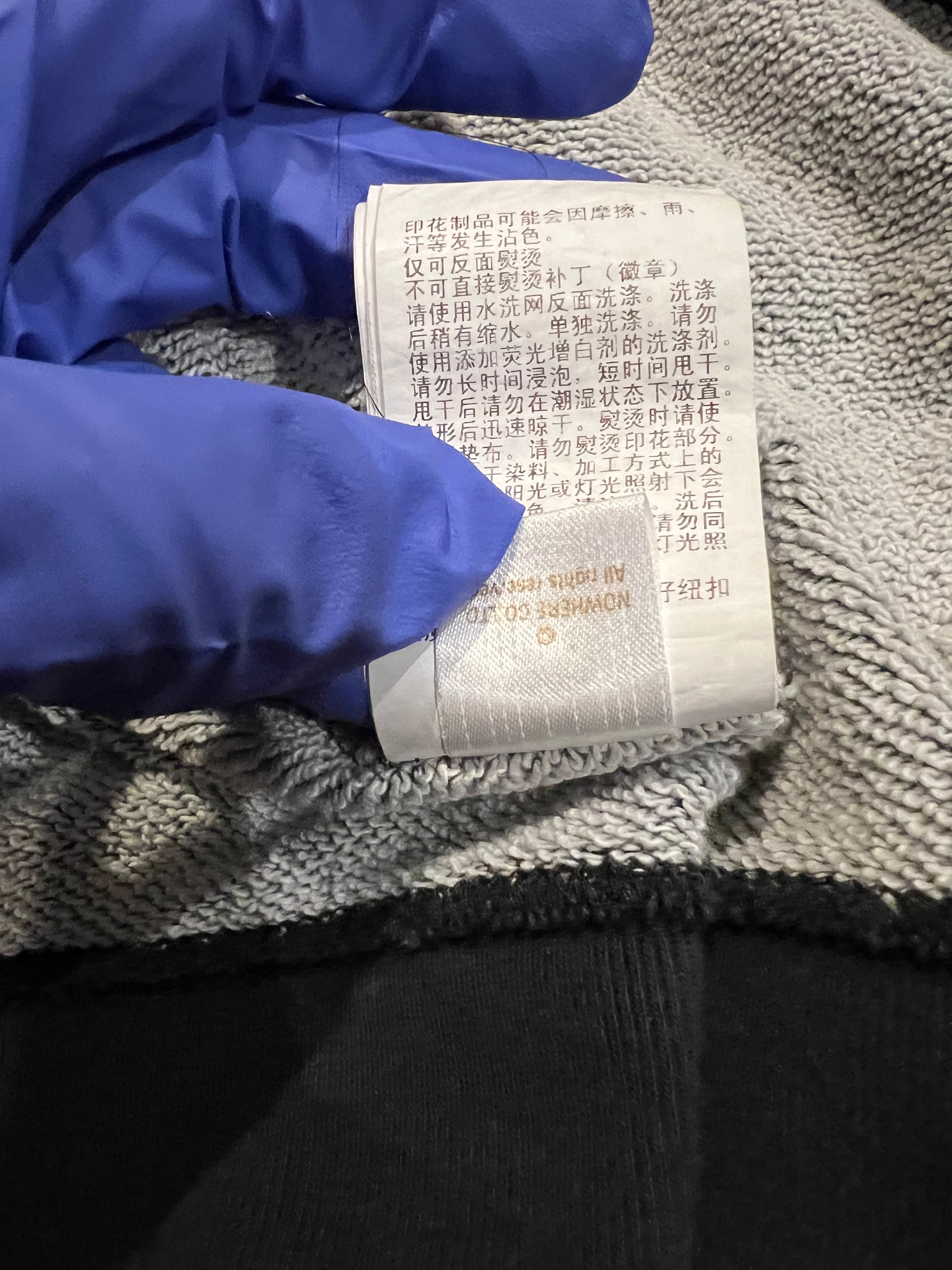 Pantalones de cuero con parche de cruz del cementerio, color negro 18