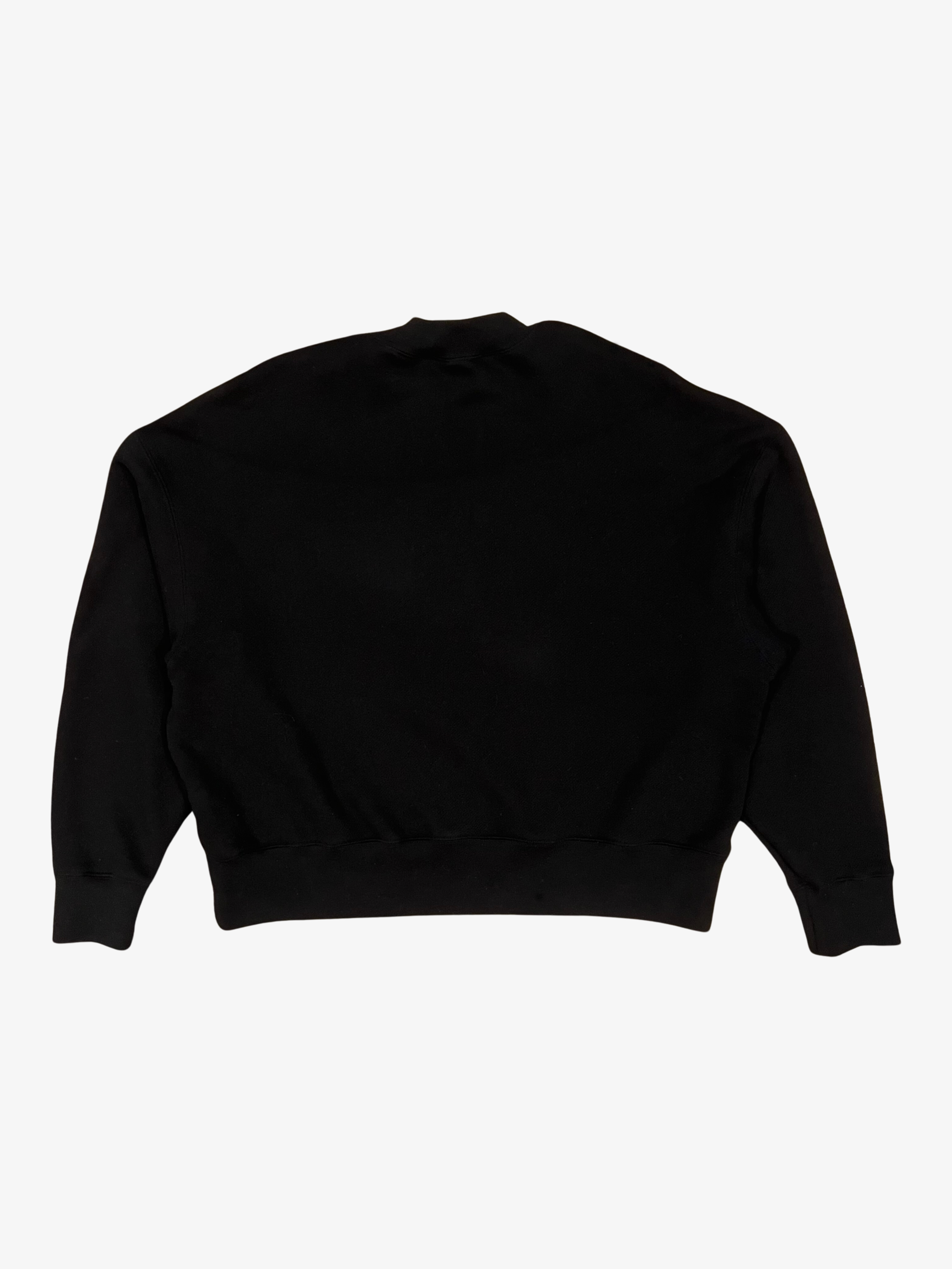 Cuello redondo de chenilla con tiburón negro