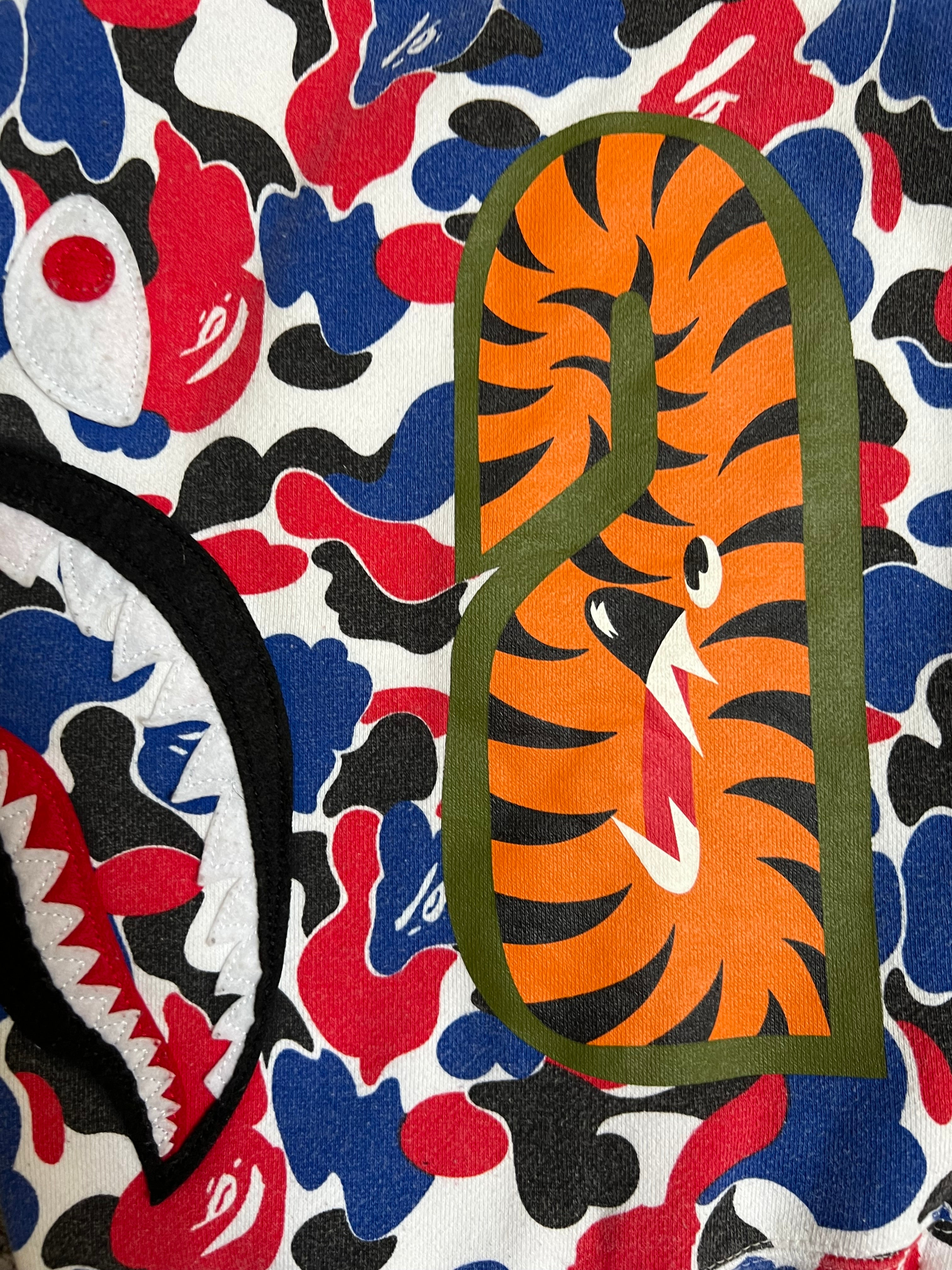 BAPE Red 2024 London Store Exclusive Camo Full Zip Up Shark Hoodie HYPEVAULT 6