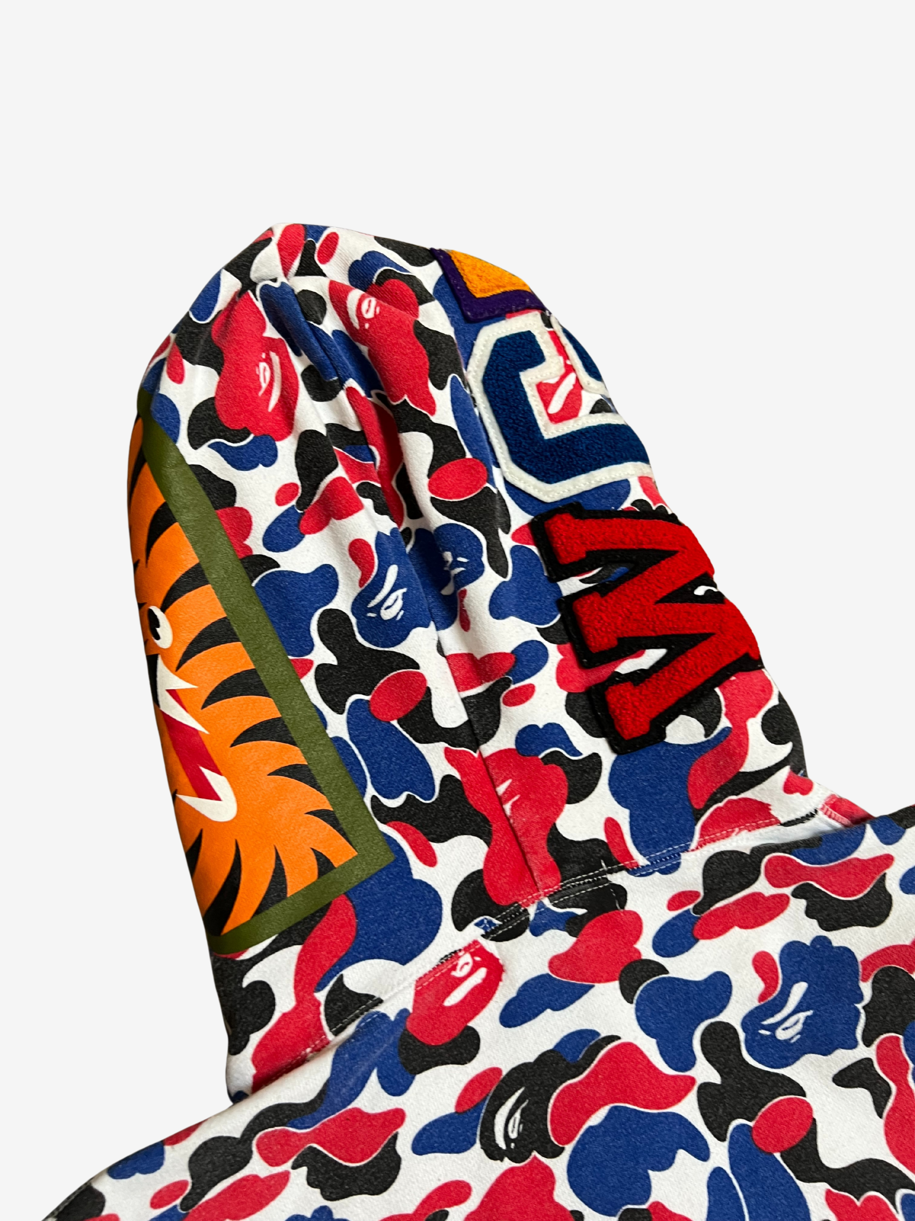 BAPE Red 2024 London Store Exclusive Camo Full Zip Up Shark Hoodie HYPEVAULT 4