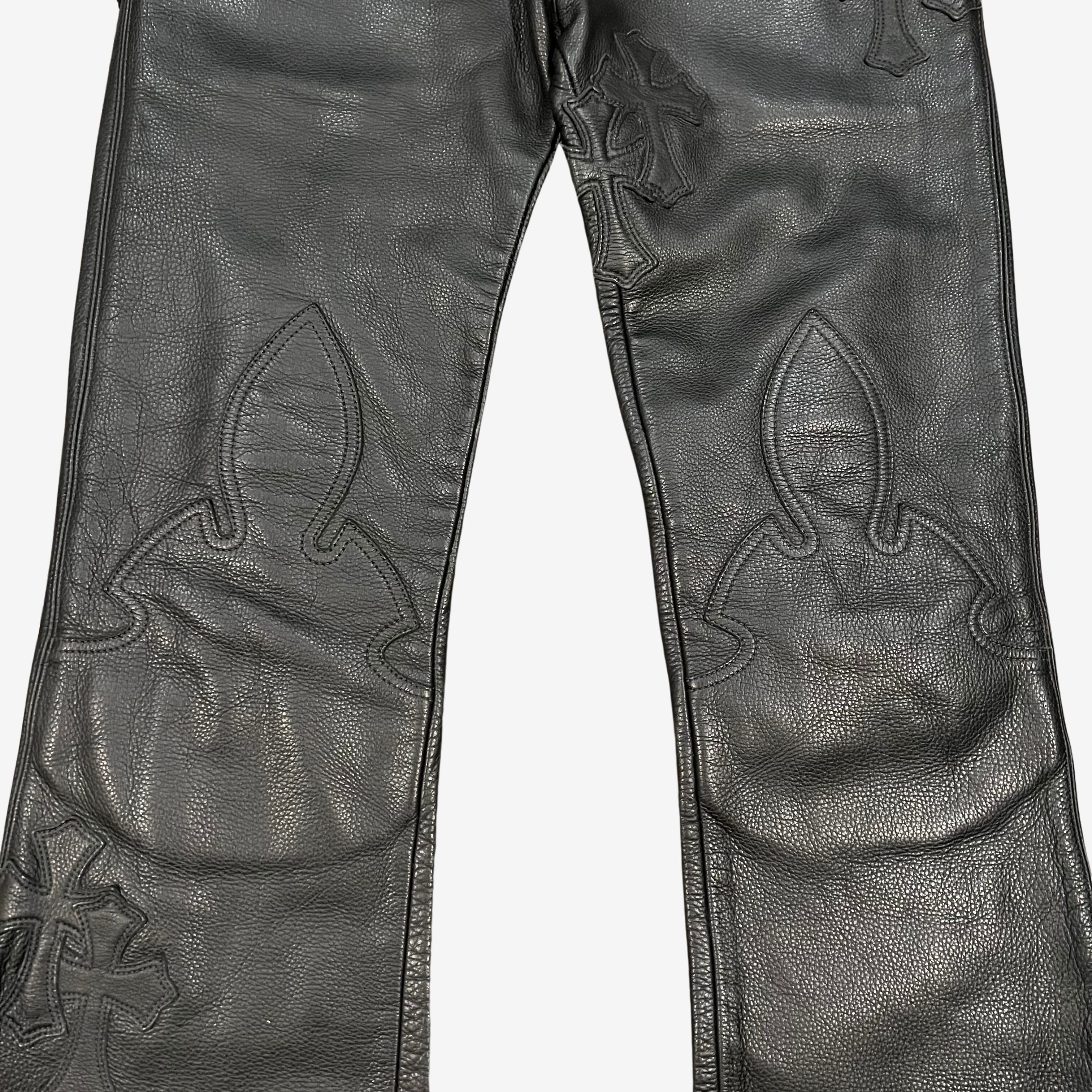 Pantalones de cuero con parche de cruz del cementerio, color negro 18 