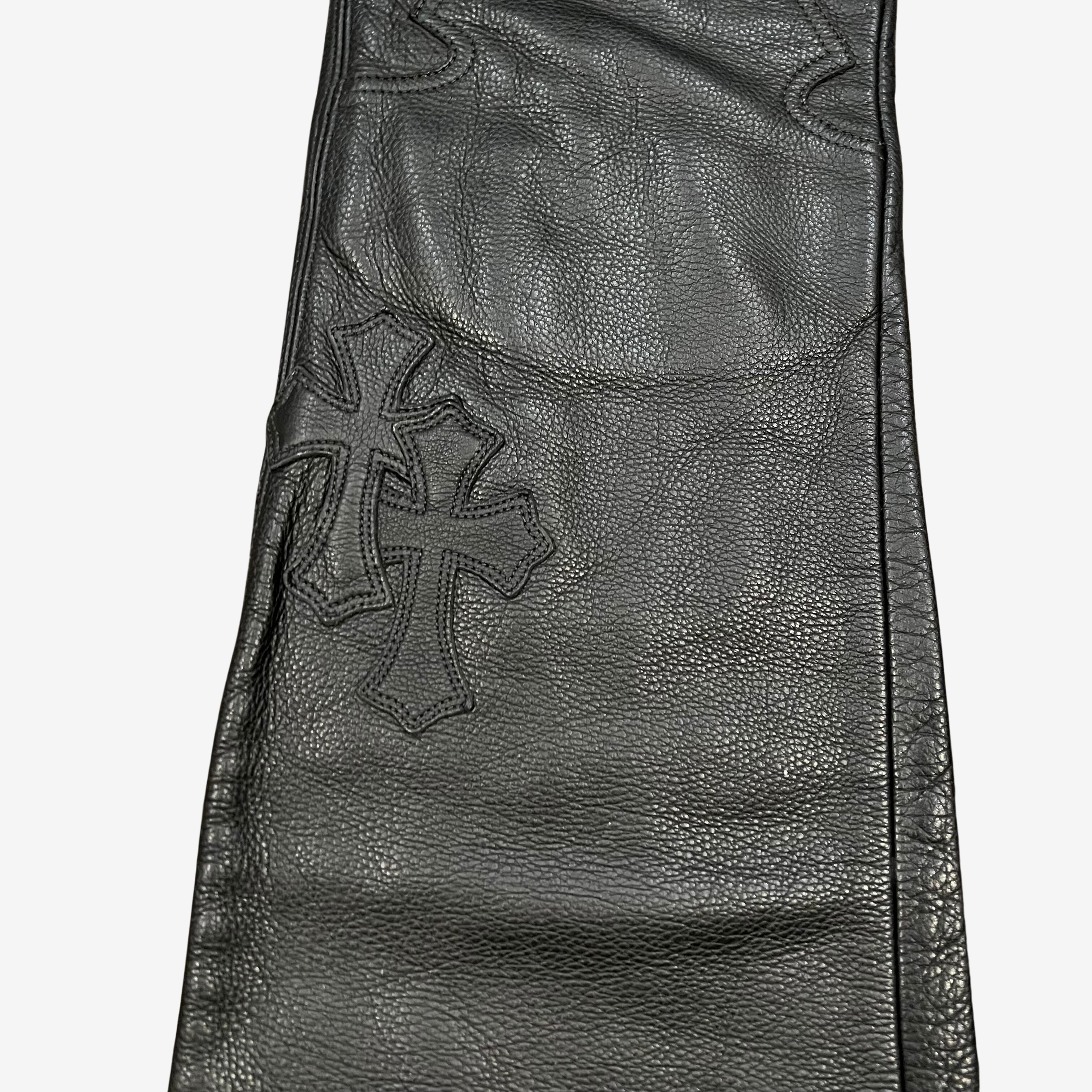 Pantalones de cuero con parche de cruz del cementerio, color negro 18 