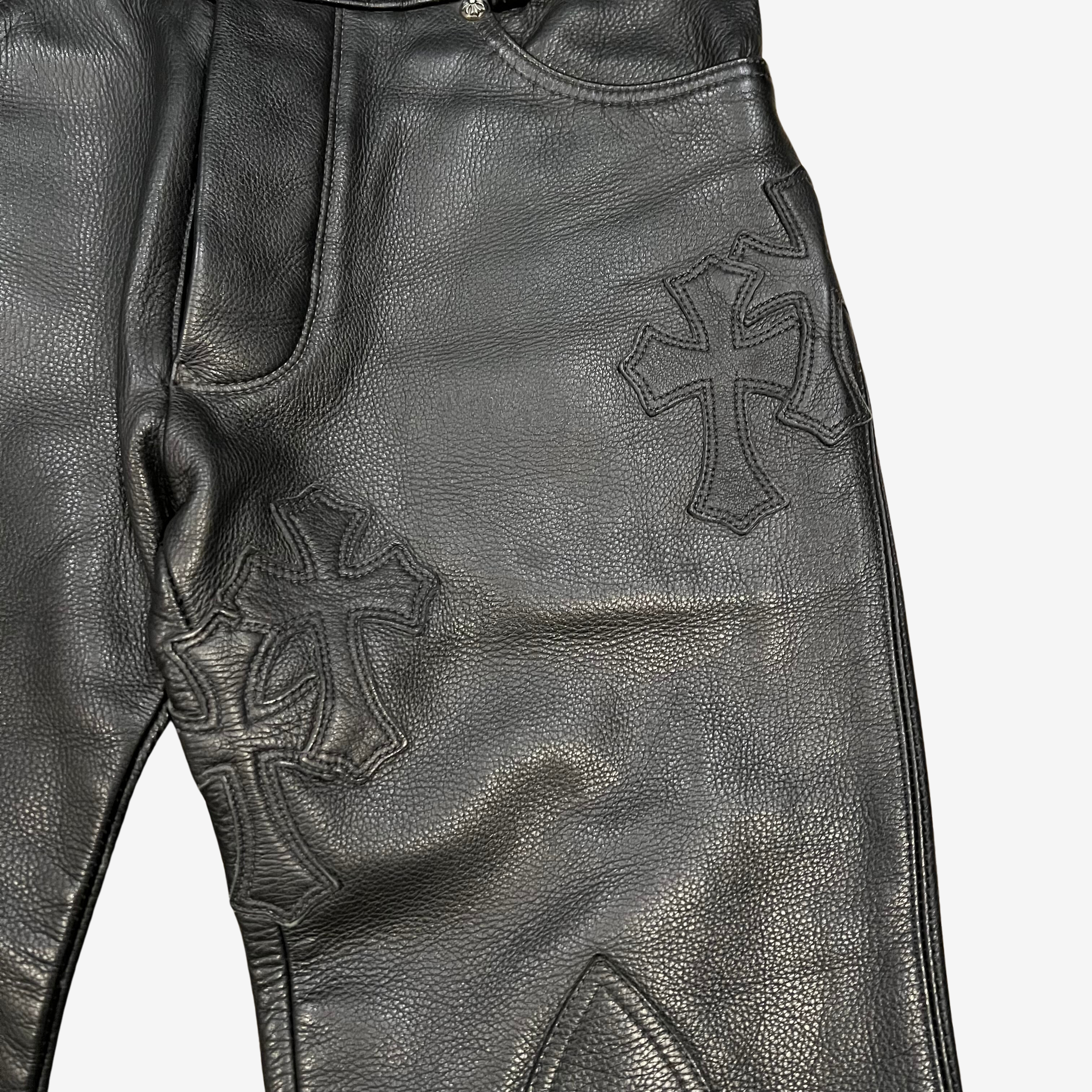 Pantalones de cuero con parche de cruz del cementerio, color negro 18 