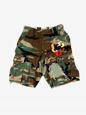 Pantalones cortos cargo con parche de camuflaje de 10 G y salpicaduras de pintura 